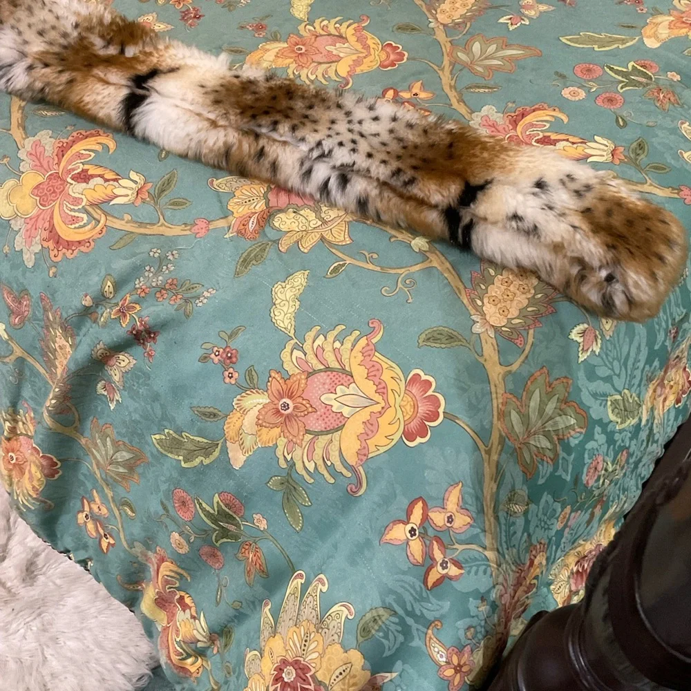 Pamela McCoy Fur wrap only…..sweater coat not included - Picture 5 of 6